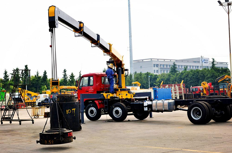 XCMG Official Trailer Crane 10 Ton Trailer Mounted Crane SQ10SK3Q Good Price for Sale